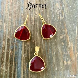Garnet Gold Pendant Earrings Set
